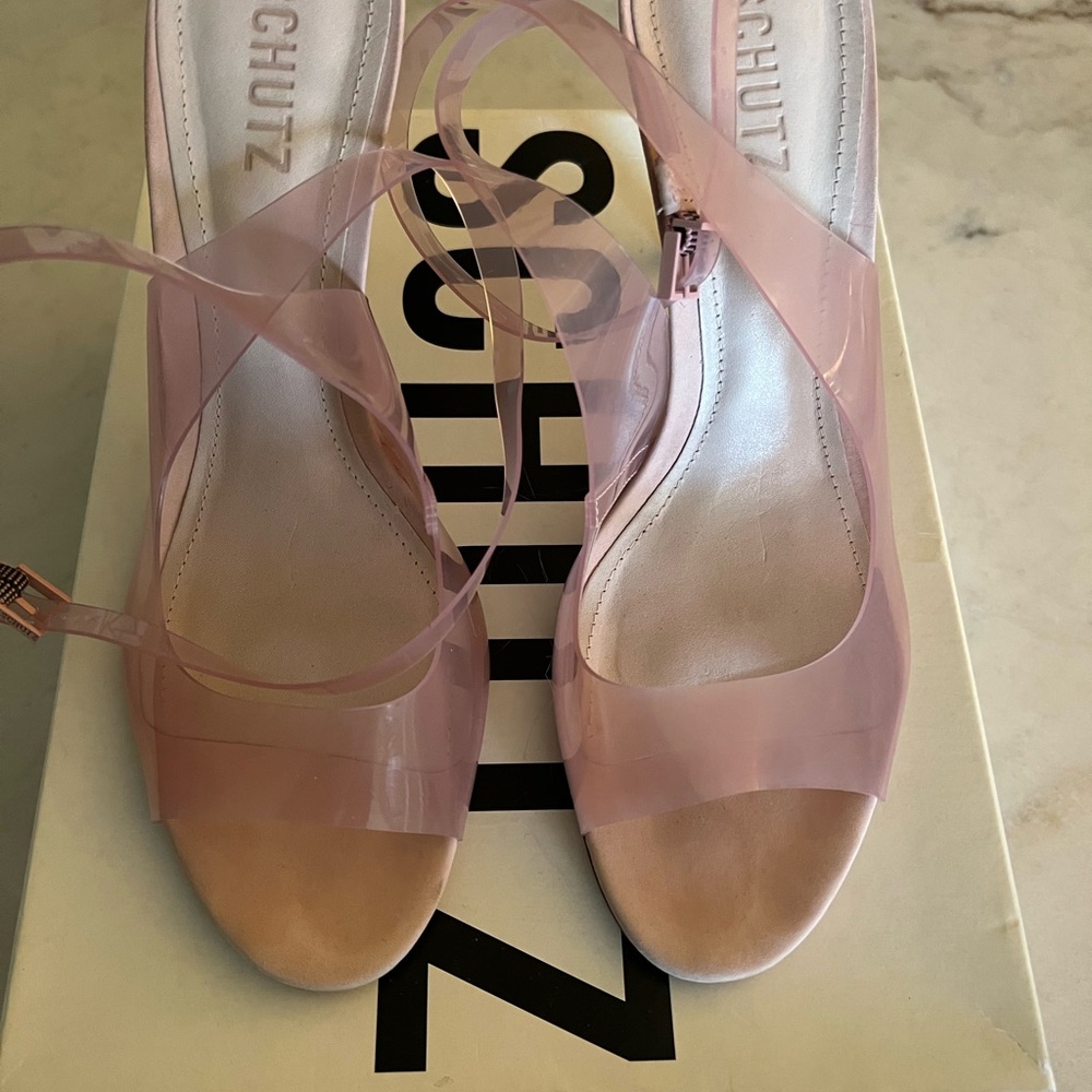💥Schutz Sweet Rose Vinyl Sandal💥